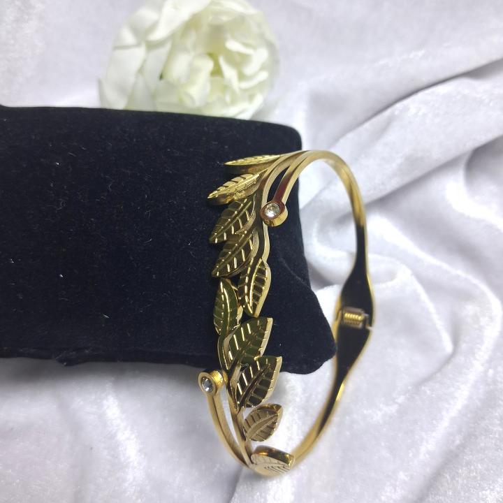 Golden Leaf Elegance Bracelet