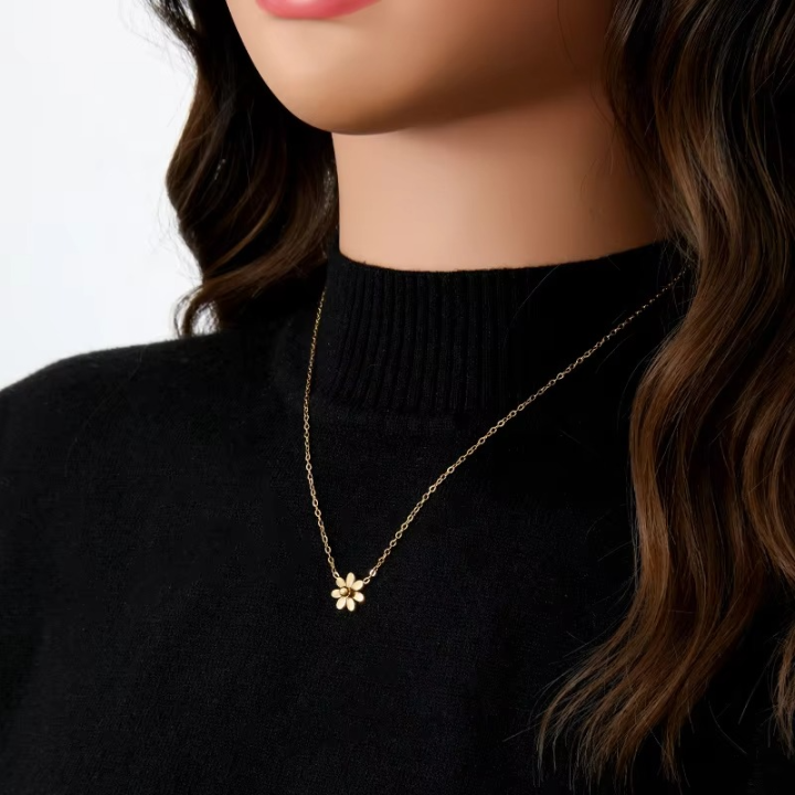 Gold Flower Pendant Necklace
